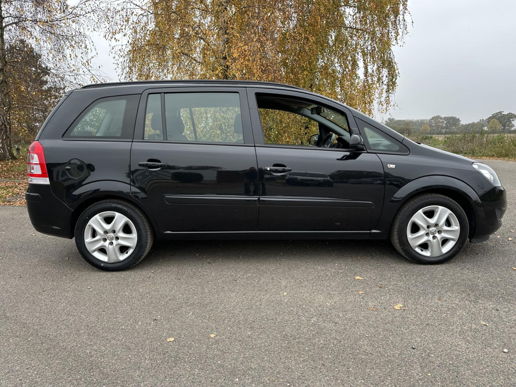 Vauxhall Zafira 1.8 16V Exclusiv MPV 5dr Petrol Manual Euro 5 (120 ps)