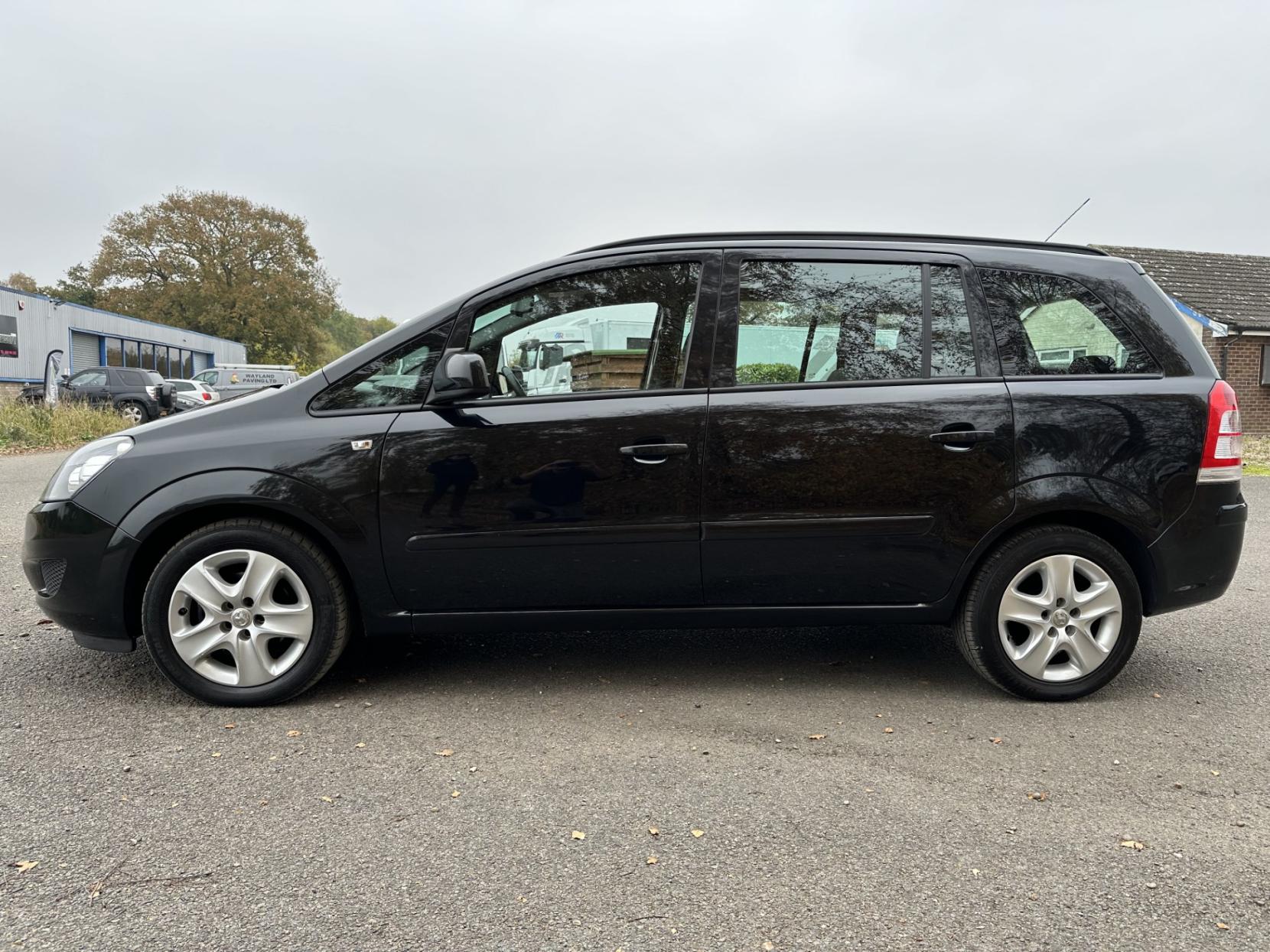 Vauxhall Zafira 1.8 16V Exclusiv MPV 5dr Petrol Manual Euro 5 (120 ps)