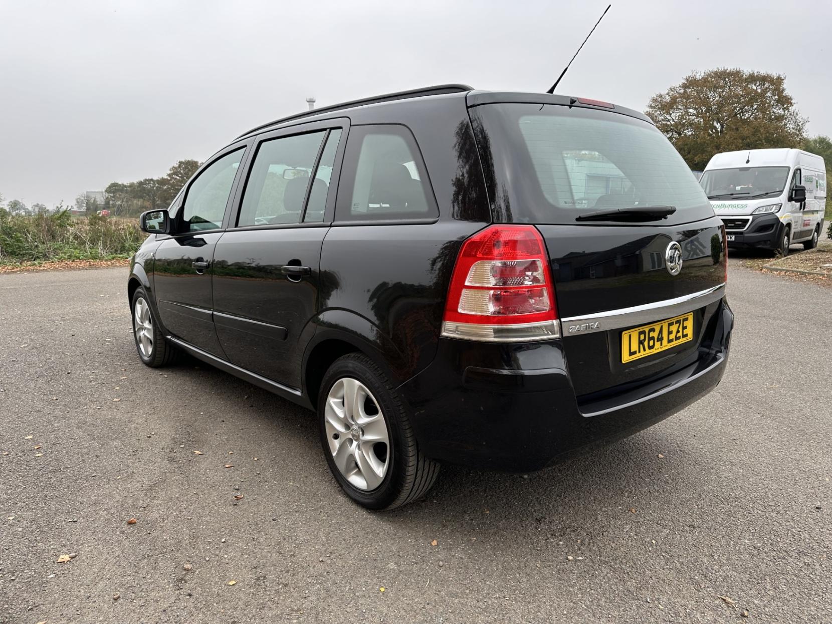 Vauxhall Zafira 1.8 16V Exclusiv MPV 5dr Petrol Manual Euro 5 (120 ps)