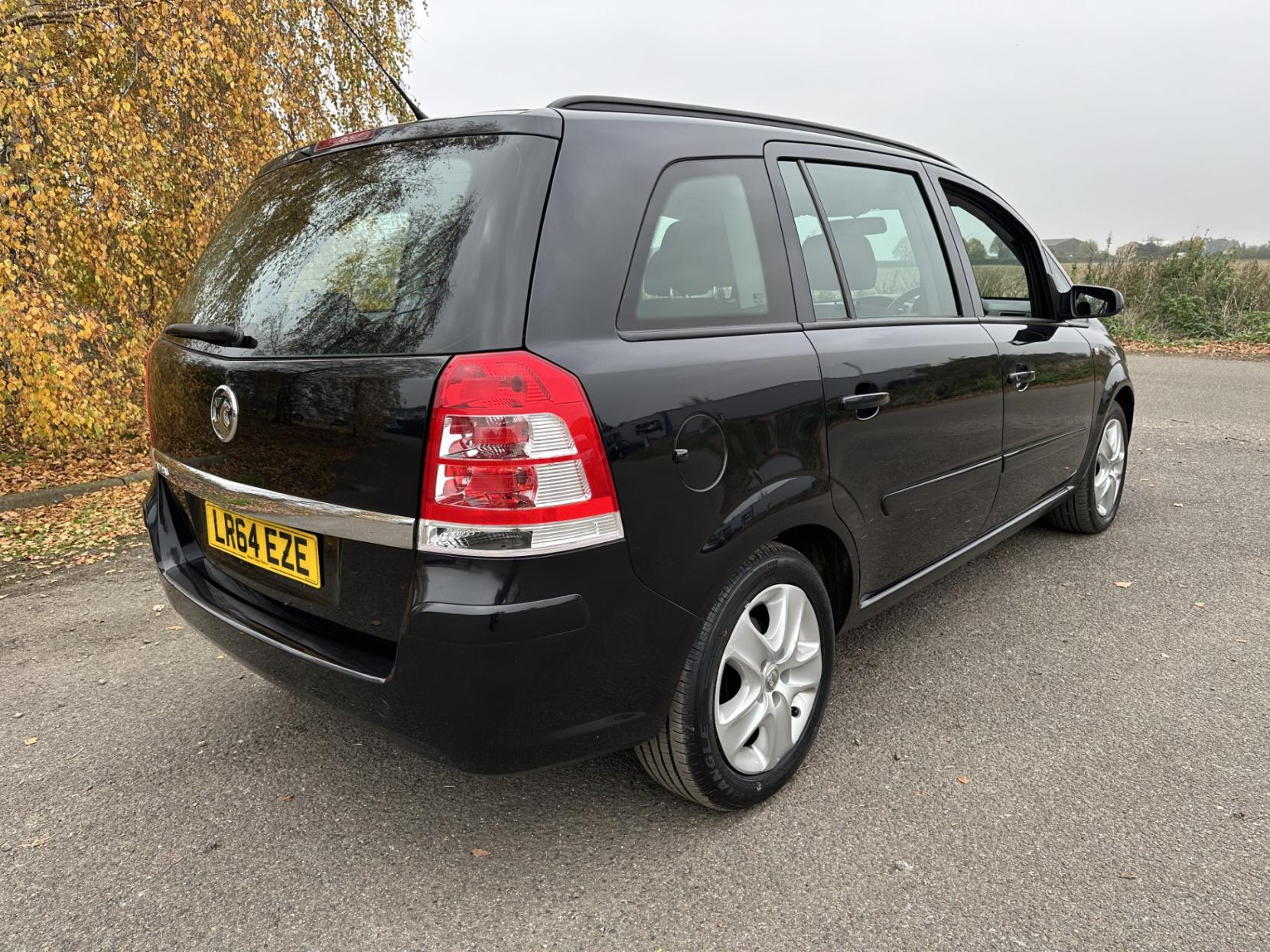 Vauxhall Zafira 1.8 16V Exclusiv MPV 5dr Petrol Manual Euro 5 (120 ps)